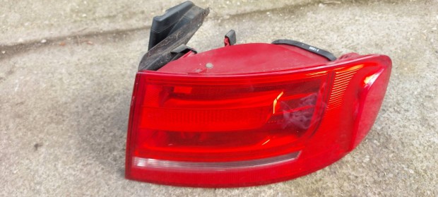 Audi A4 b8 jobb hts gyri bontott lmpa