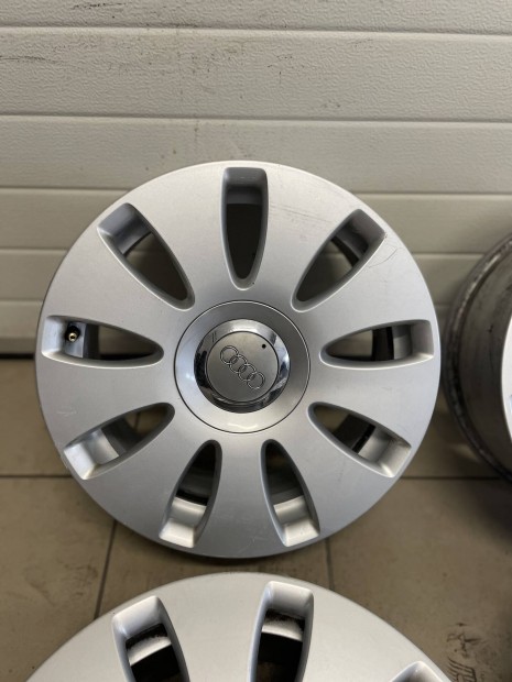 Audi A4 gyari 16" alufelni