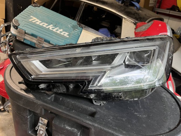 Audi A4 lámpa fényszóró