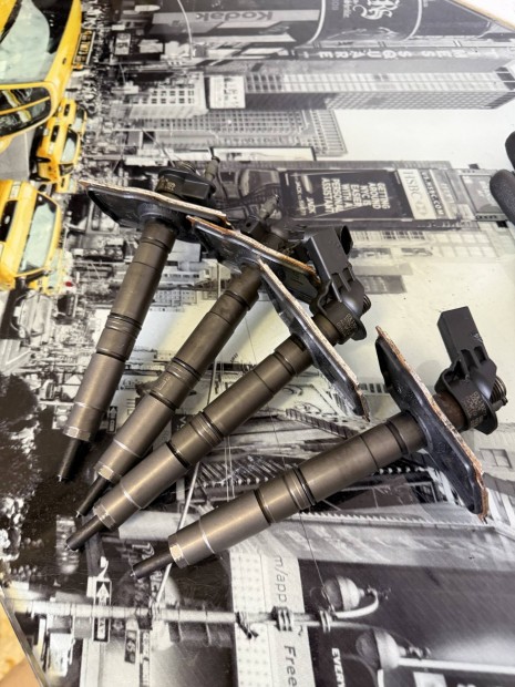 Audi A5 B8 A4 B8 2.0 cr tdi porlasztcscs 03L130277