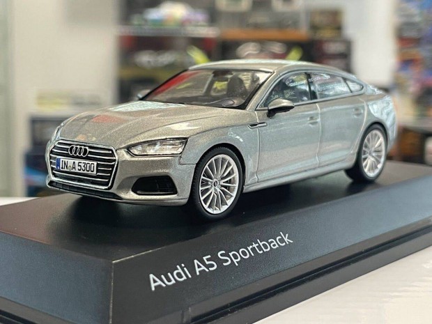 Audi A5 Sportback 2016 1:43 1/43 Spark Dealer Edition resin