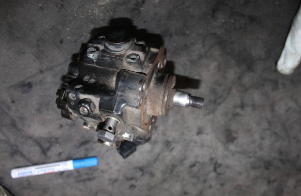 Audi A5 (B8 - 8T) (2007 - 2016) Nagynyoms szivatty 059130755s