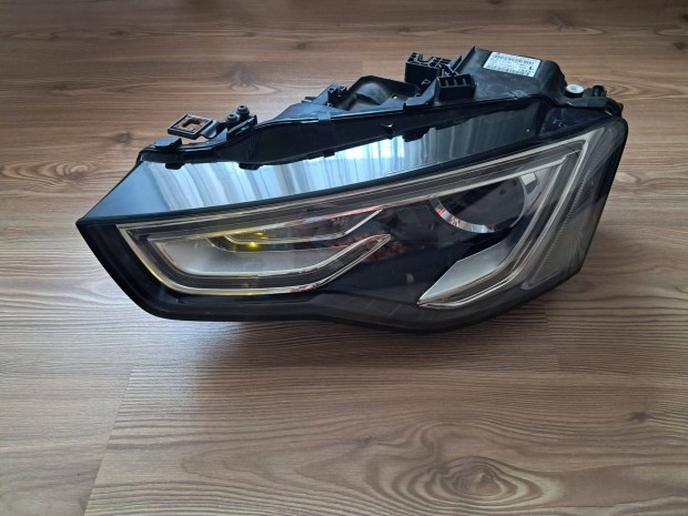 Audi A5 gyri Led Xenon bal els fnyszr 8T0