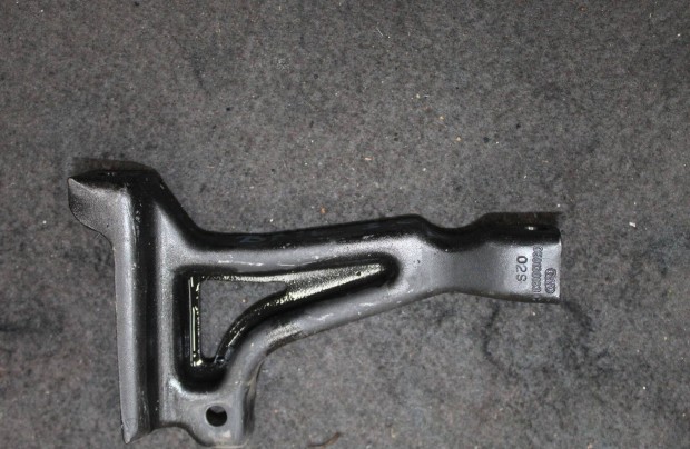 Audi A6 2004-2011 3.0D BMK Magasnyoms tart konzol 059130163C
