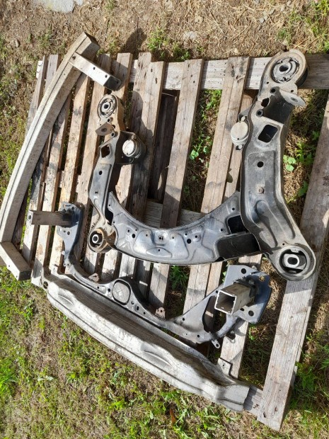 Audi A6 2004-2011 l�kh�r�t�tart� v�z elad�