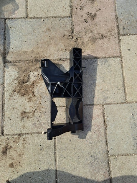 Audi A6 2012-2015 Fényszoró tartó jobb oldal Gyári Új