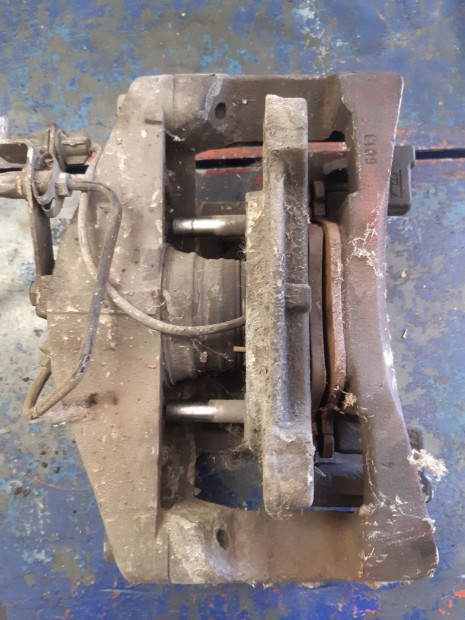 Audi A6 4F Bal Els� F�knyereg