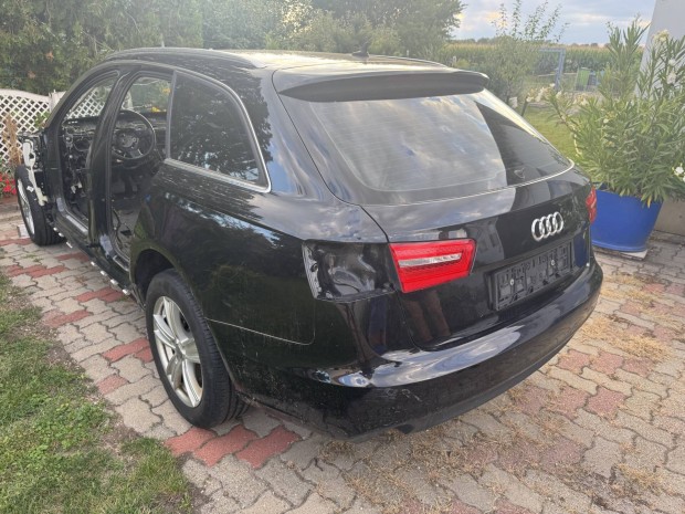 Audi A6 4G negyed csomagterfedel alkatresz