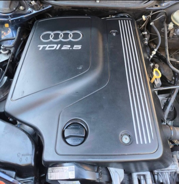 Audi A6 C4 Motor burkolat 