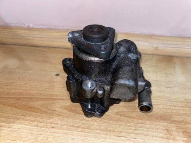 Audi A6 C5 2.4 V6 szervószivattyú 4B0145156