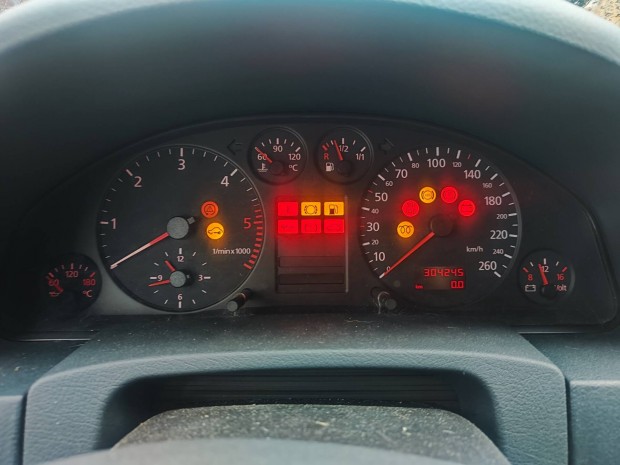 Audi A6 C5 2.5v6 Km-ra hibtlan 