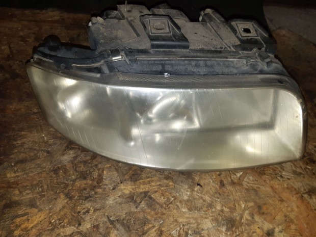 Audi A6 C5 Jobb Els� L�mpa / F�nysz�r�