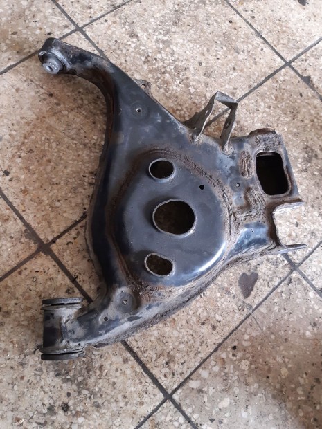 Audi A6 C5 Jobb H�ts� Leng�kar