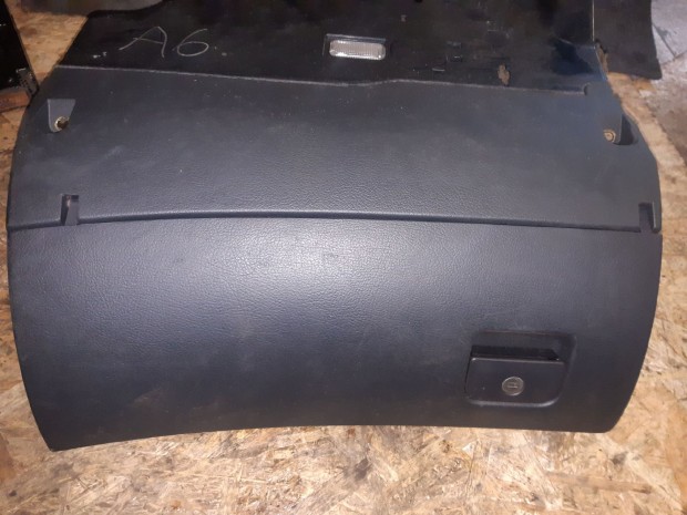 Audi A6 C5 Keszty�tart�