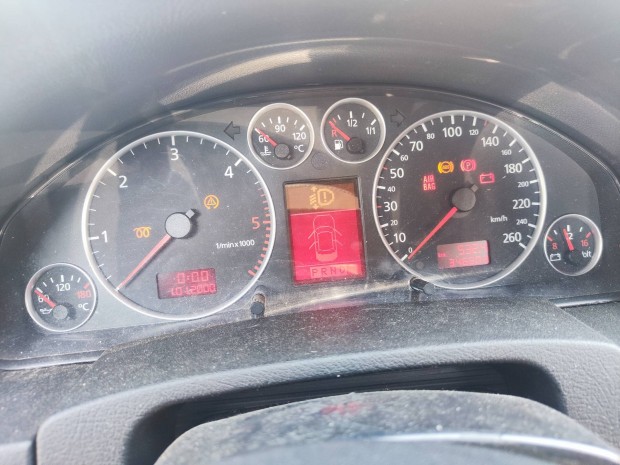 Audi A6 C5 Km-óra új kijelzővel