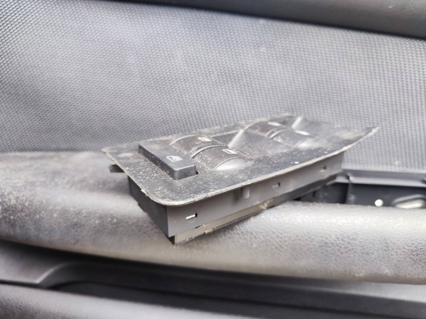 Audi A6 C5 ablakemelő kapcsoló