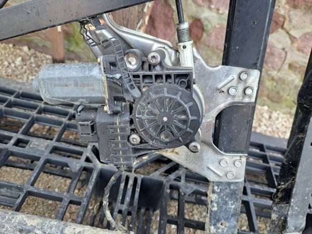 Audi A6 C5 bal els ablakemel motor ablak emel motor 102855xxx