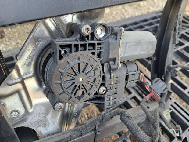 Audi A6 C5 bal hts ablakemel motor ablak emel motor 102856xxx