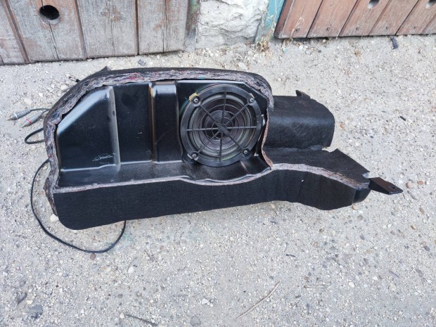Audi A6 C5 bose beépített erősítős mélyláda