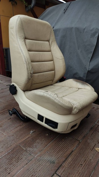 Audi A6 C5 jobb els� �l�s 4B0881106 BN