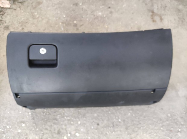 Audi A6 C5 keszty�tart�