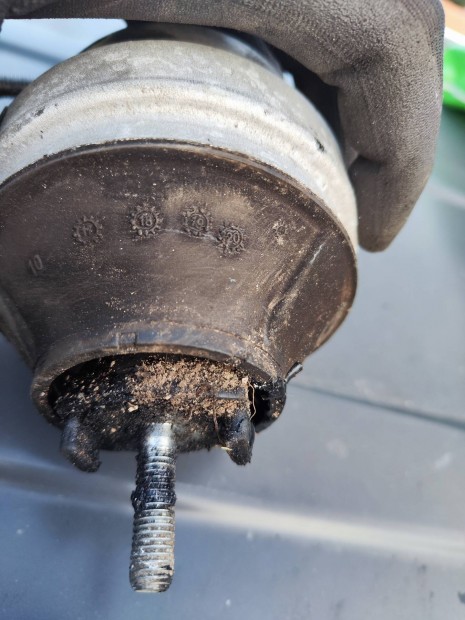 Audi A6 C5 motortart� bak p�rban 