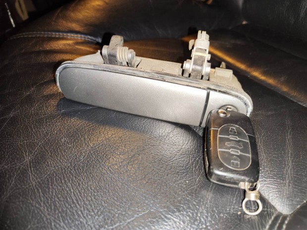 Audi A6 C5 sofr oldali kilincs s zr, kulcsval egytt 