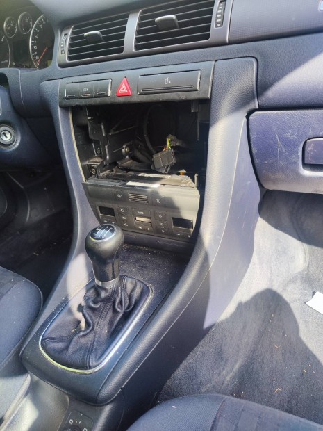 Audi A6 C5 sötétkék 2din középső konzol 2000-2004