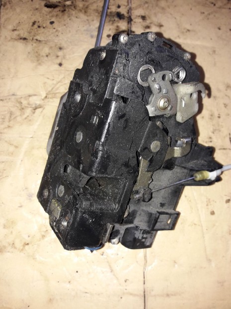 Audi A6 C6 Bal Els� Ajt� Z�rszerkezet + K�zpontiz�r Motor