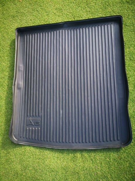 Audi A6 C7 Avant gyári csomagtértálca