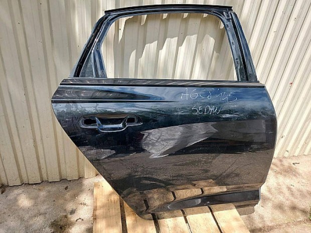 Audi A6 C8 4K sedan jobb hátsó ajtó fényezést igényel