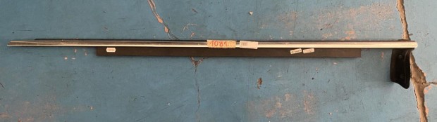 Audi A6 bal els� ablak t�m�t�s kr�m d�szl�c 4G0853283 elad�