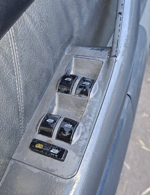 Audi A6 bal els ablakemel kapcsol 6000