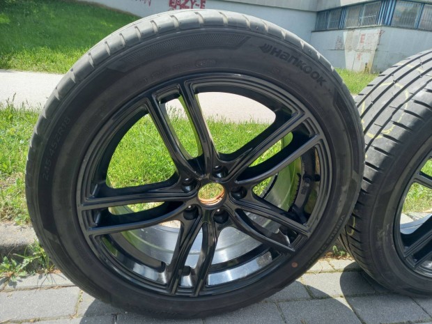 Audi A6 gyári fekete alufelni nyári gumival
