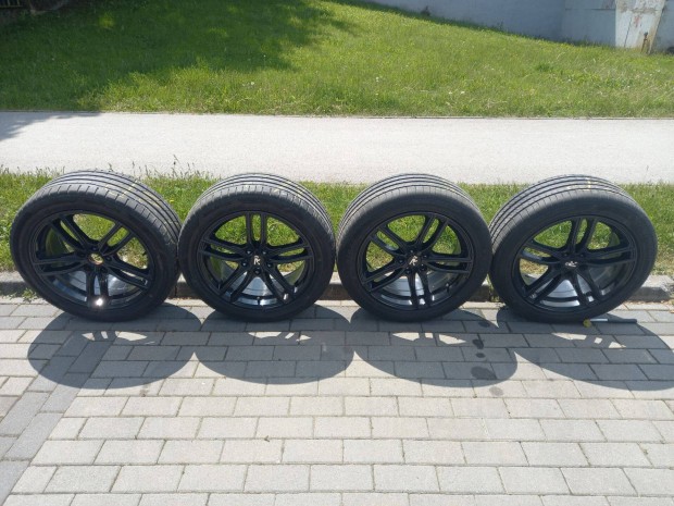 Audi A6 gyári fekete alufelni nyári gumival