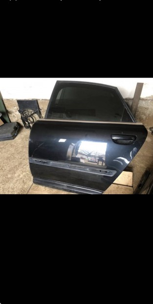Audi A8 D3 Bal hats� ajt� 