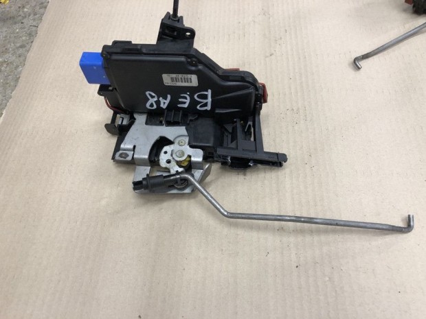 Audi A8 D3  (2002-2009) Bal Els� Ajt� K�zponti Z�r