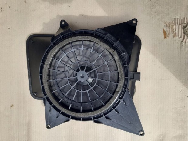 Audi A8 D3  (2002-2009)  H�ts� Hangsz�r�