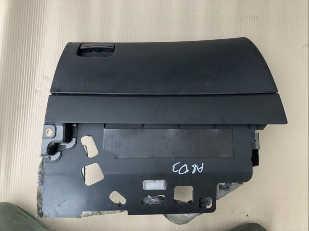 Audi A8 D3  (2002-2009)  Keszty�tart�