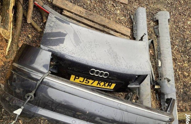 Audi A8 D3 hátsó lökhárító radaros és csomagtérajtó posta megoldható