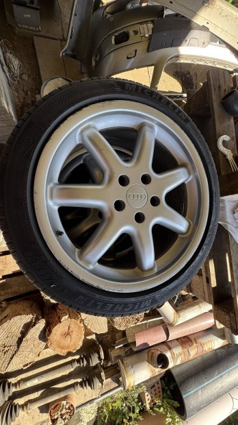 Audi A8 Swing 8x18 et 48  ngy vszakos gumikkal 