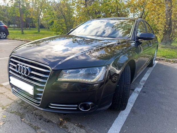 Audi A8 V6 elad magnszemlytl 