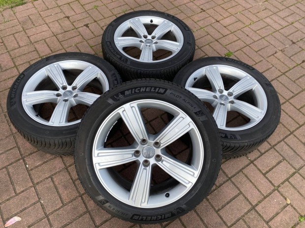 Audi A8 gyári alufelni 5x112 19" 235/50 19 téli gumi