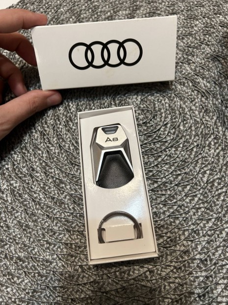 Audi A8 kulcstart