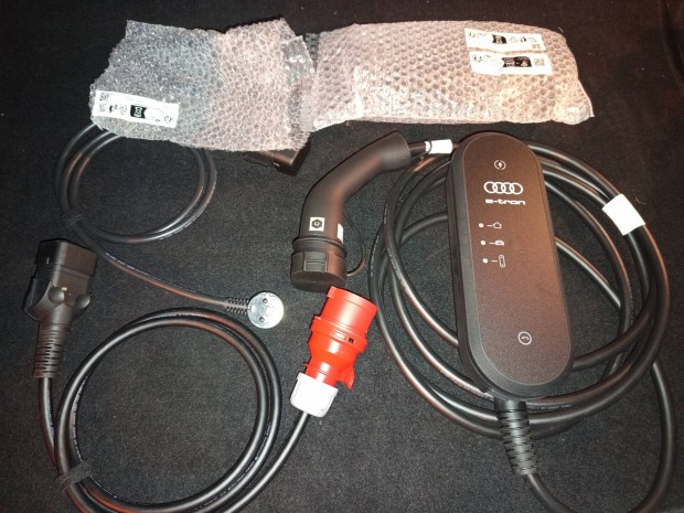Audi E-Tron 220/400 Új Töltő