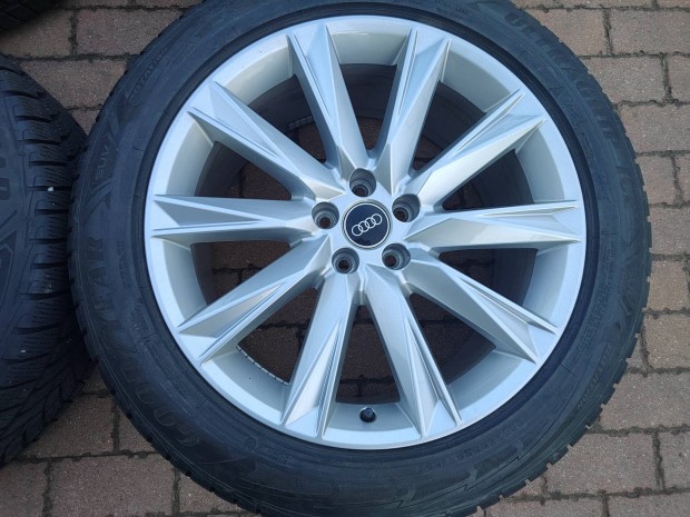 Audi E-tron gyári 20col alufelni Q7 Q8 255/50r20 téli