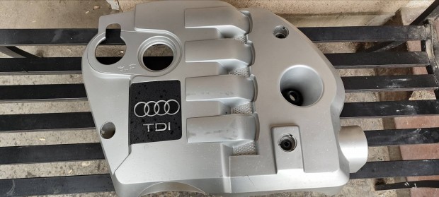 Audi Ezst motorburkolat 