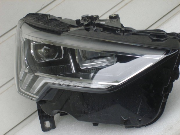 Audi Q3 83A Jobb els Led Mtrix Fnyszr 83A941034 2018-tl