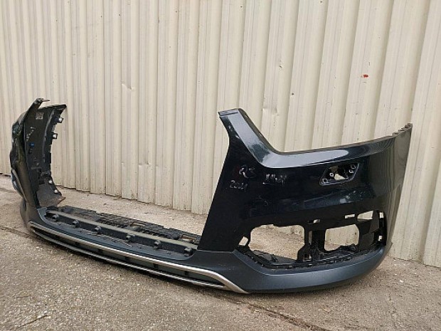 Audi Q3 8U első lökhárító