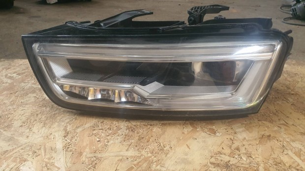 Audi Q3 Bal oldali fényszóró 23.06.26